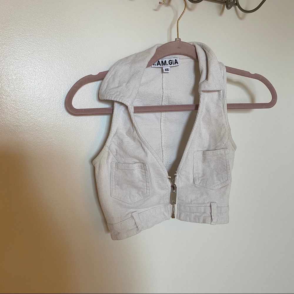 I am Gia white zip up crop top